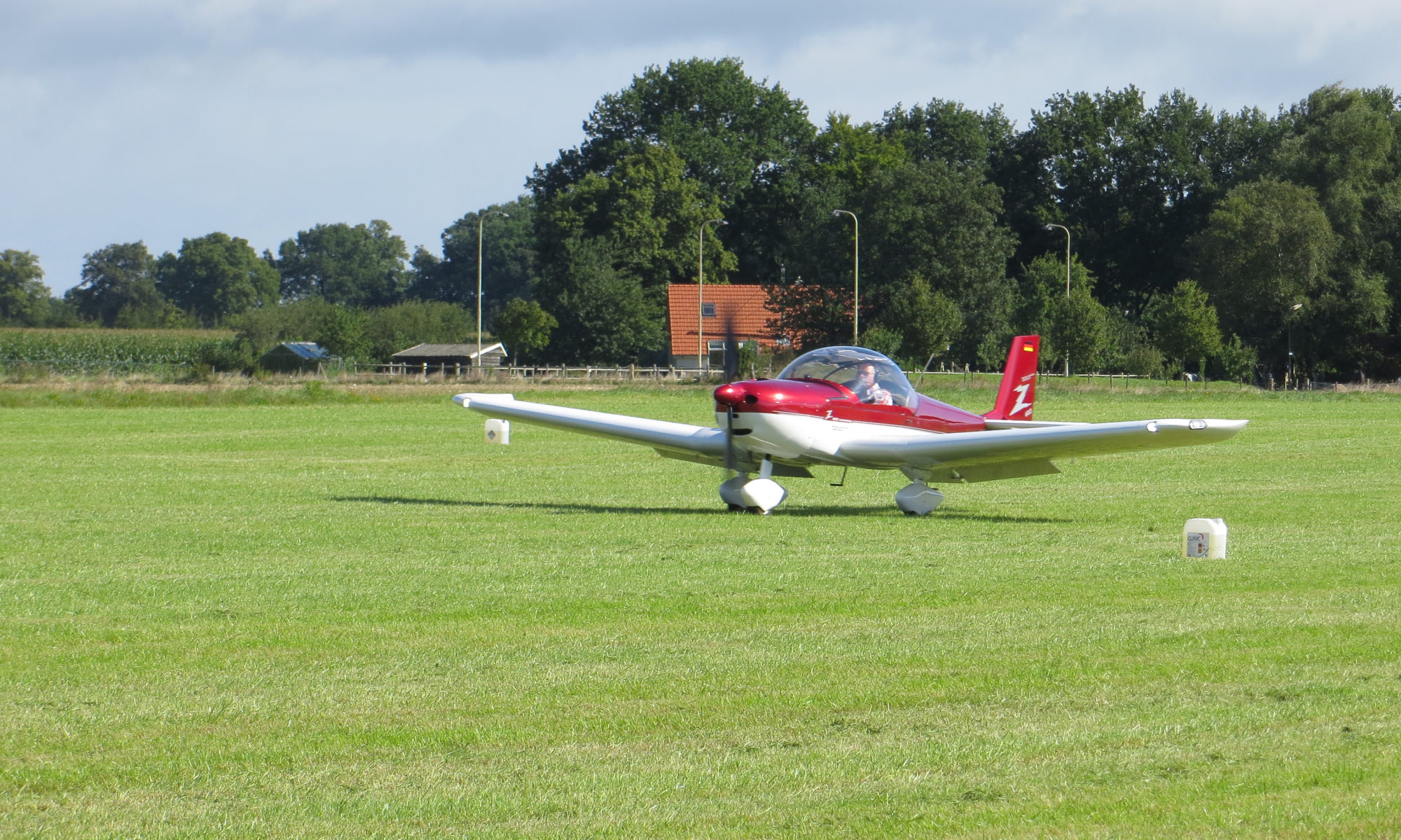 FLY-IN GEES